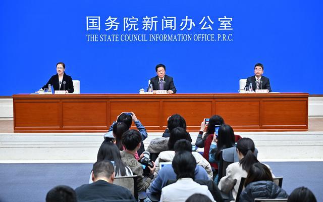新闻8点见丨中央一号文件最新问答来了；俄乌冲突三周年和平还有多远(图2)